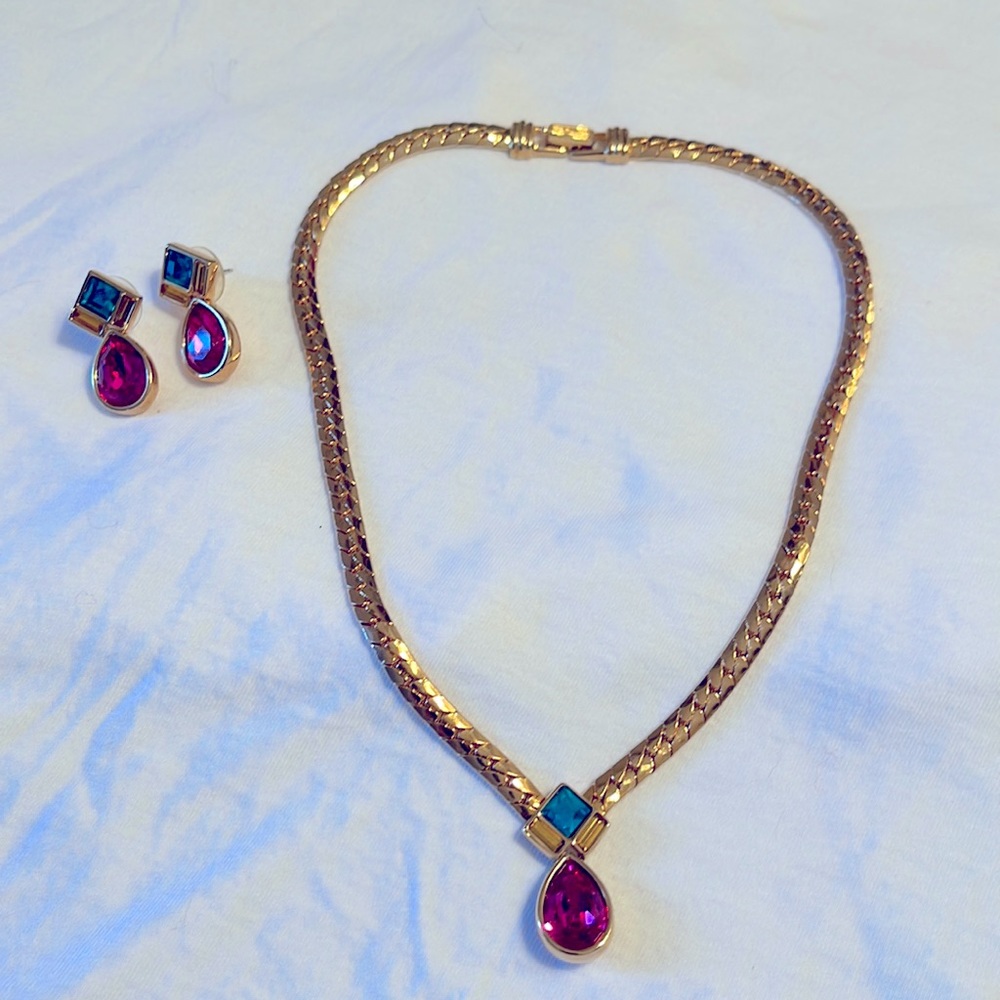 Gold chain necklace with pendant and matching earrings
